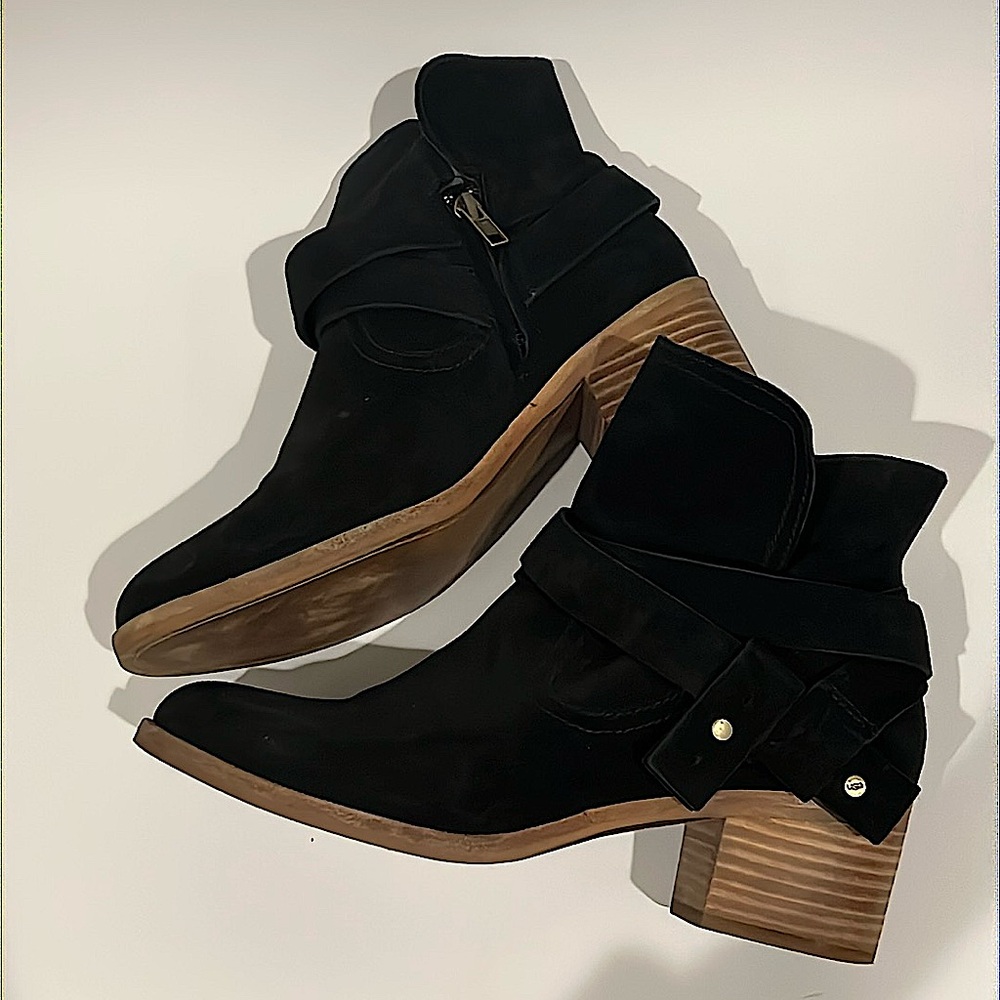Ugg Womens Elysian Boots Suede